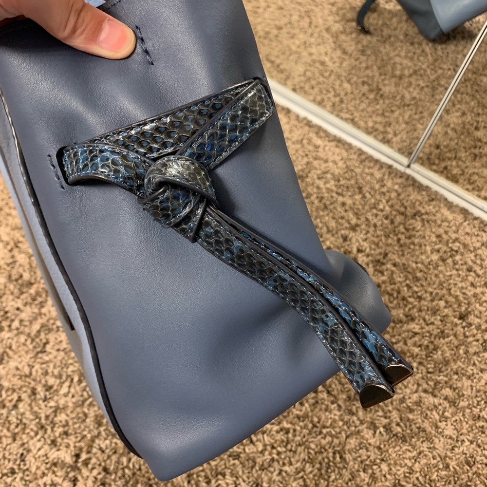 Handbag - Picture 3 of 6